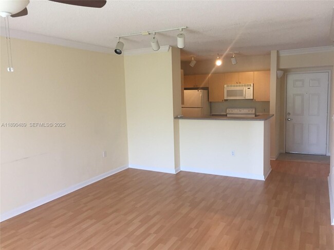 Photo - 1919 Van Buren St Unidad 416A