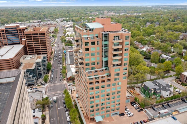 Building Photo - 8025 Maryland Ave Unit 3D