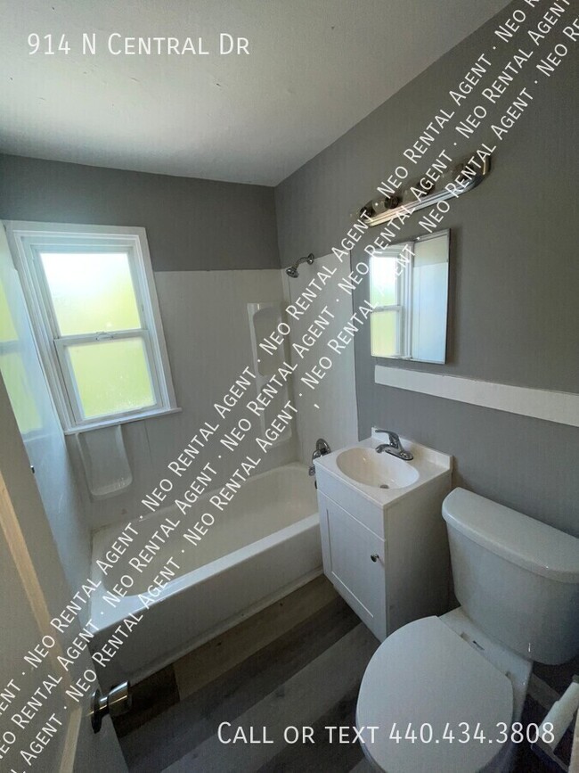 Photo - 914 N Central Dr