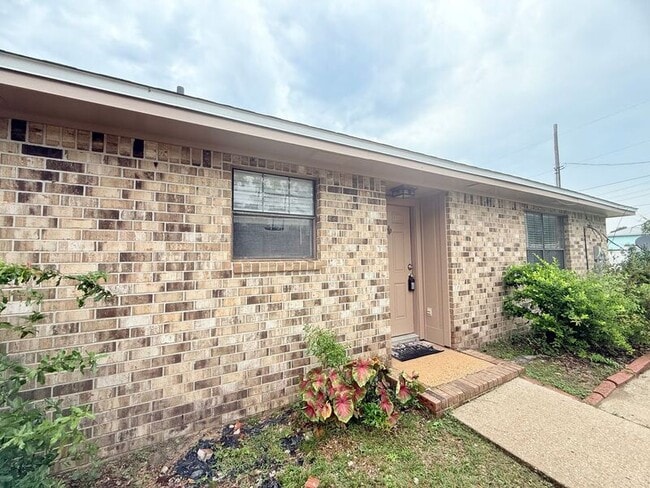 Building Photo - 6101 Lake Joanne Dr Rental