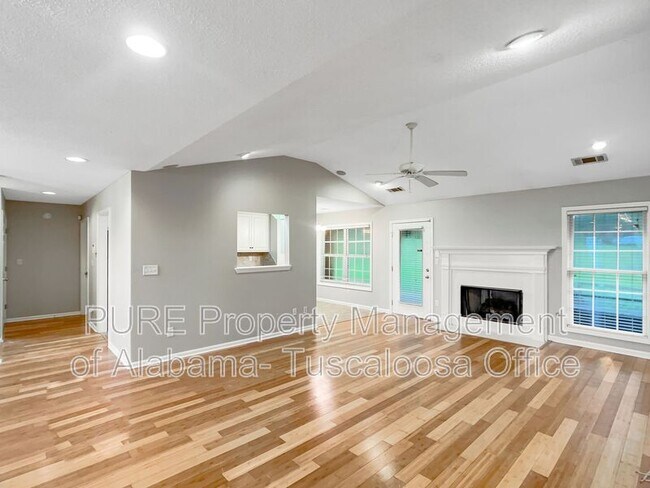 Photo - 3108 Wisteria Ln