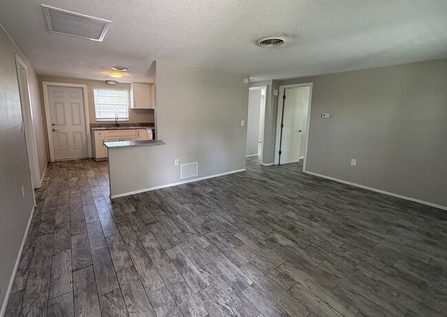 Photo - 302 Colonia Ln E