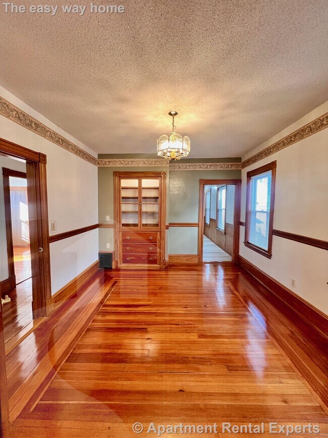 Photo - 22 Temple St