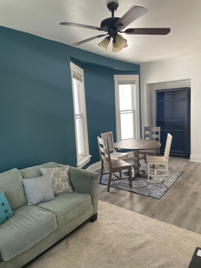 3517 W Dickens Ave Unit 2