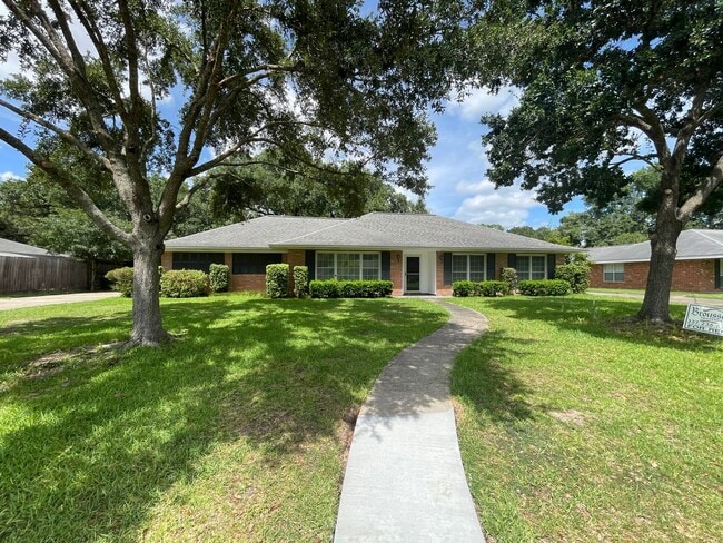 607 Claymore Dr