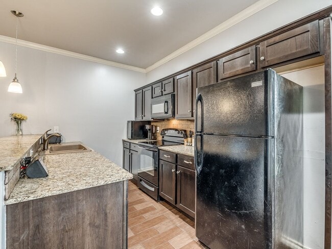 Photo - Charming 2-Bedroom Townhouse: Comfort and ...