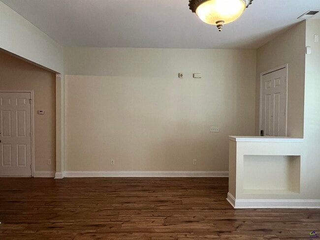 Photo - 644 Ivy Brook Way