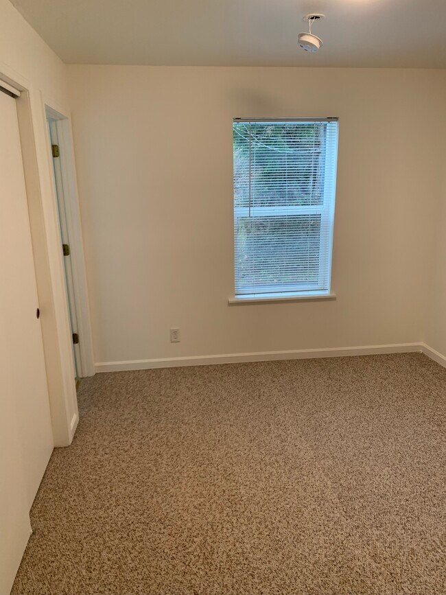 Bedroom - 1964 Front Ave W Unit 1962