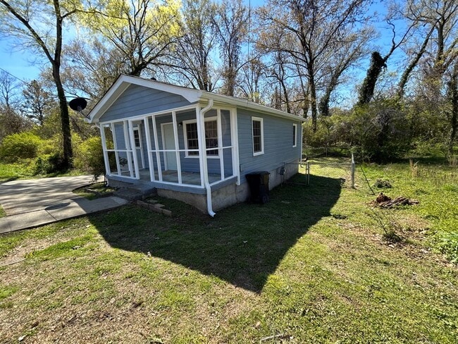 Photo - Updated 2/1 House in South Rome $995