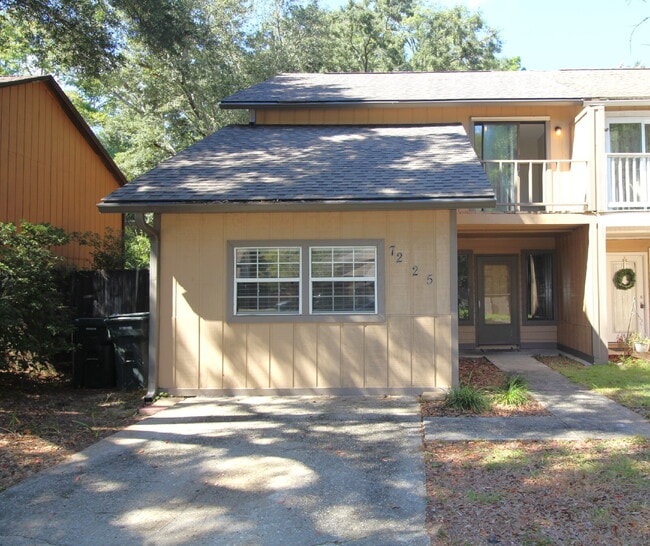 Building Photo - 2-Story Townhome with Open Layout, Balcony...