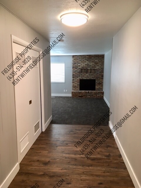 Photo - 686 E 1000 N