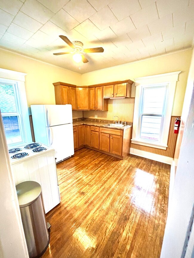 Building Photo - 220 Stevenson St Unit Lower Rear