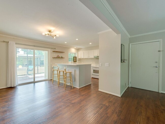 Check out this amazingly located 3 bed/2 b... - Check out this amazingly located 3 bed/2 b... Rental