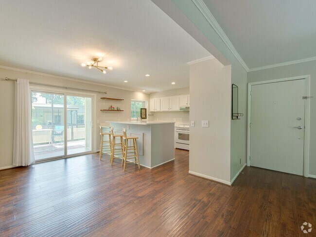 Building Photo - Check out this amazingly located 3 bed/2 b... Rental