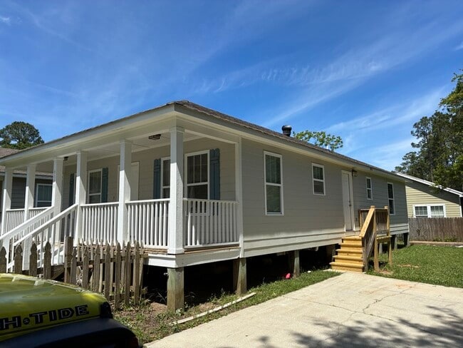 Building Photo - Beautiful 4/2 in bay St. Louis