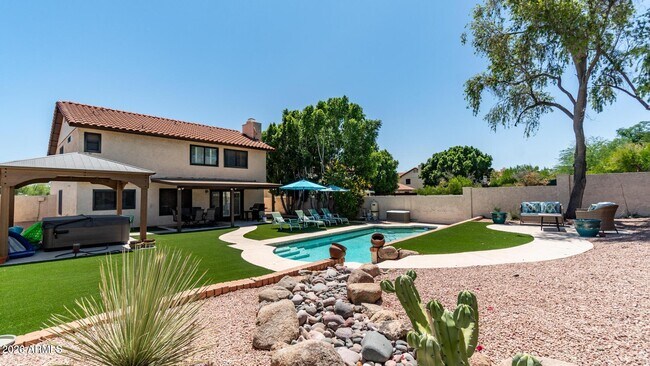 Photo - 1460 N La Rosa Dr