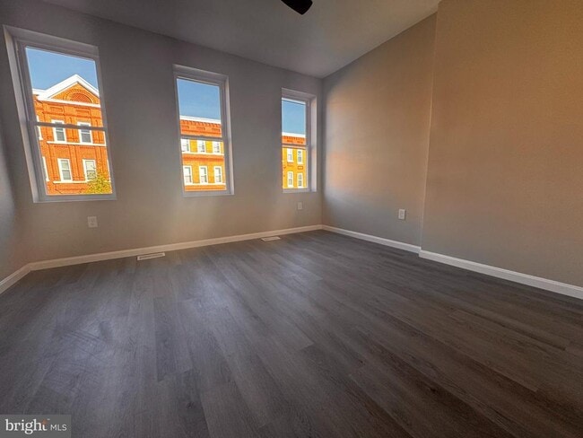 Building Photo - 827 Harlem Ave