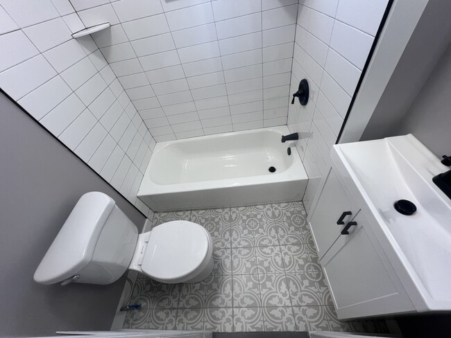 Photo - 1018 W 8th St