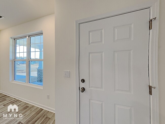 Photo - 354 Rayland St