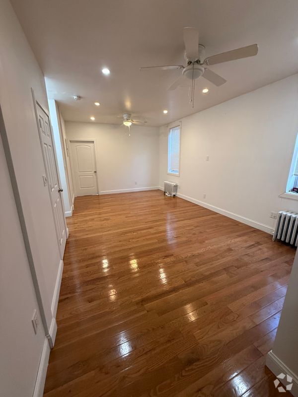 Building Photo - 491 Elton St Rental