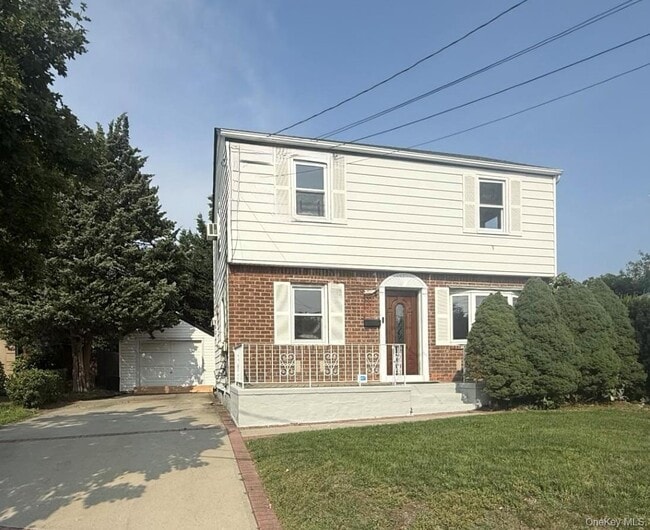 Photo - 410 Herricks Rd