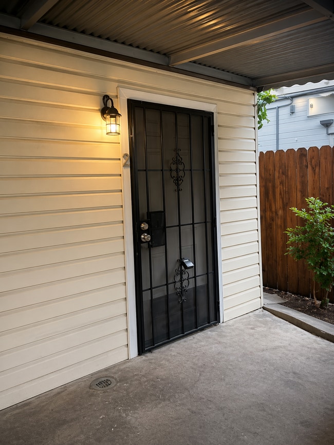 Building Photo - 739 E Ashby Pl Unit 02