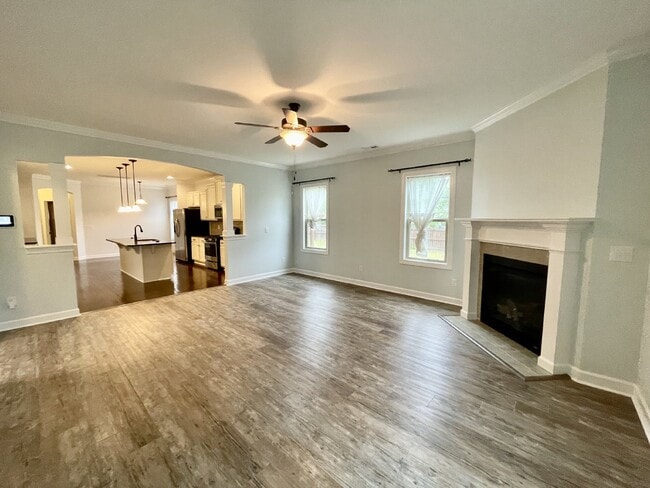 Photo - 5 bed, 3 bath Nest in Surrey Meadows