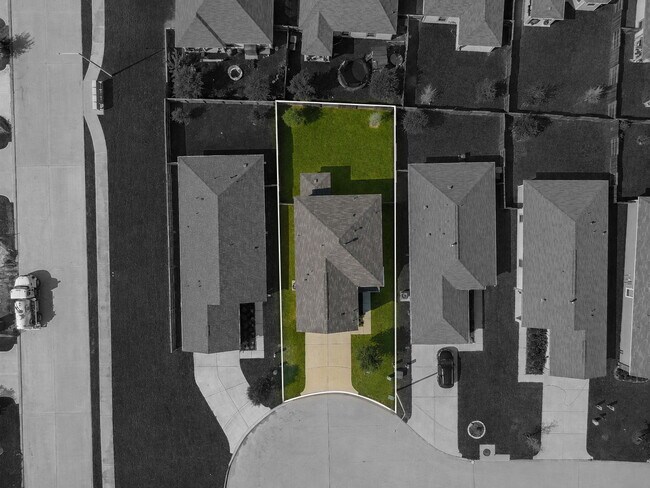 Photo - CUL-DE-SAC LIVING IN GRACE LANDING—JUST STEPS FROM THE PLAYGROUND & SPLASH PAD!
