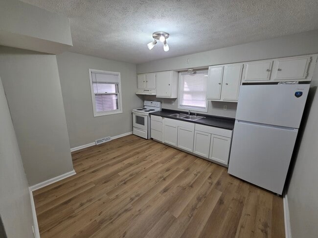 Photo - 4 bedroom HOUSE For RENT