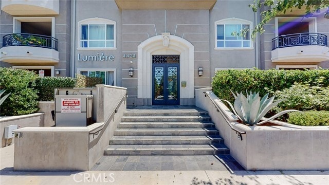 Building Photo - 4424 Whitsett Ave Unit 206