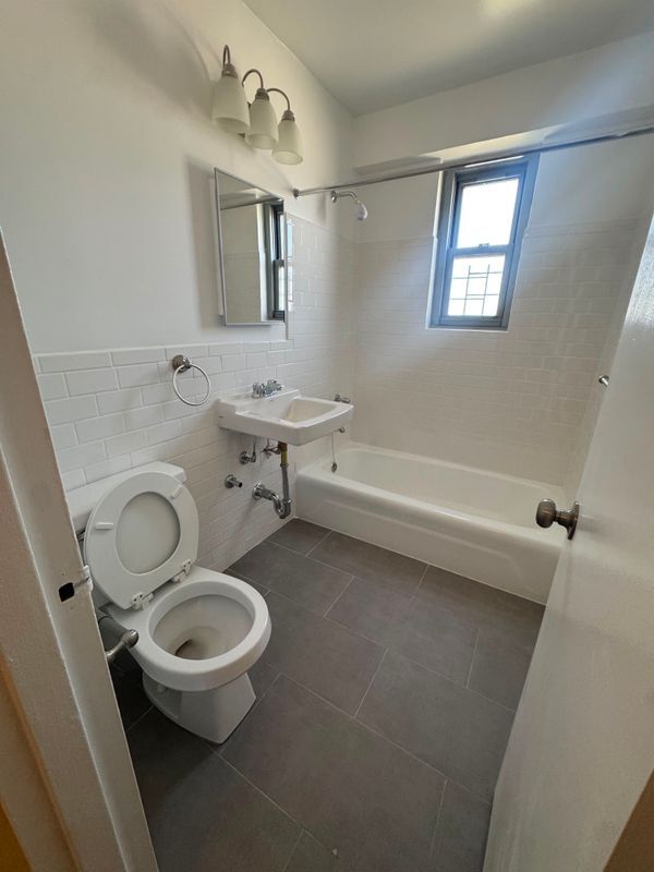 Photo - 4300 Hutchinson River Pkwy E Unit 23C