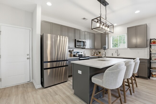 Photo - 143 Nettleton Ln