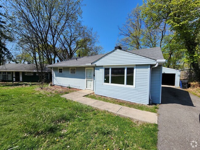 Building Photo - 3 Bedroom Ranch For Rent Rental