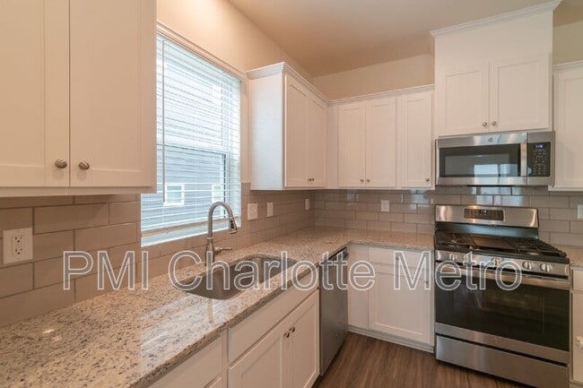 Photo - 7139 Bentz St