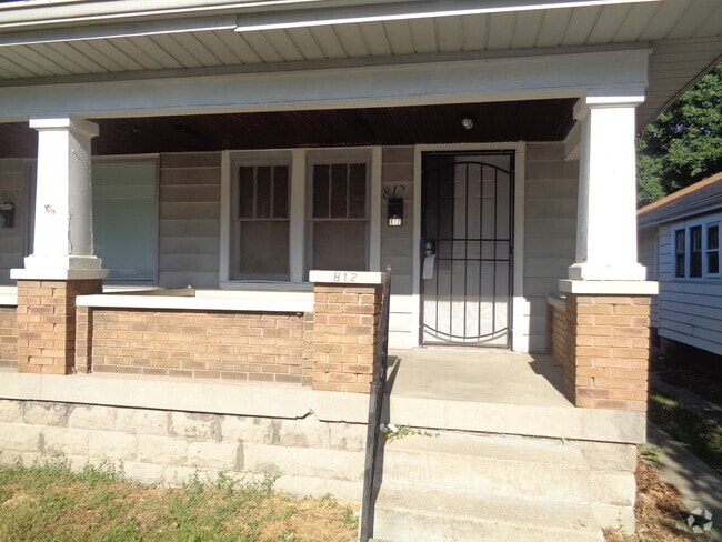 Building Photo - 812 N Bradley Ave Rental