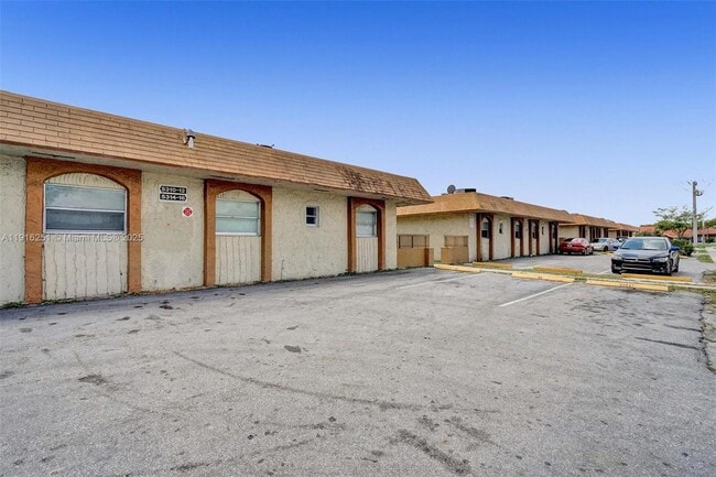 Building Photo - 5316 NW 24th Ct Unit 80