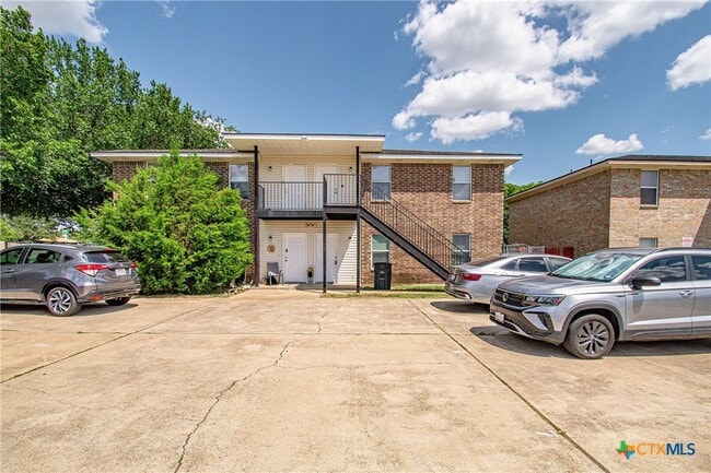 Photo - 2018 Cedarhill Dr Apartment Unit B