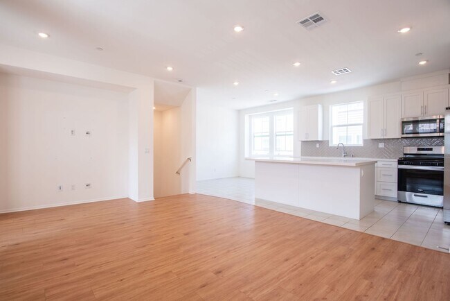 Photo - 3 Bedroom 2.5 Bathroom Condo Available for Rent in 'Citrus Bay'