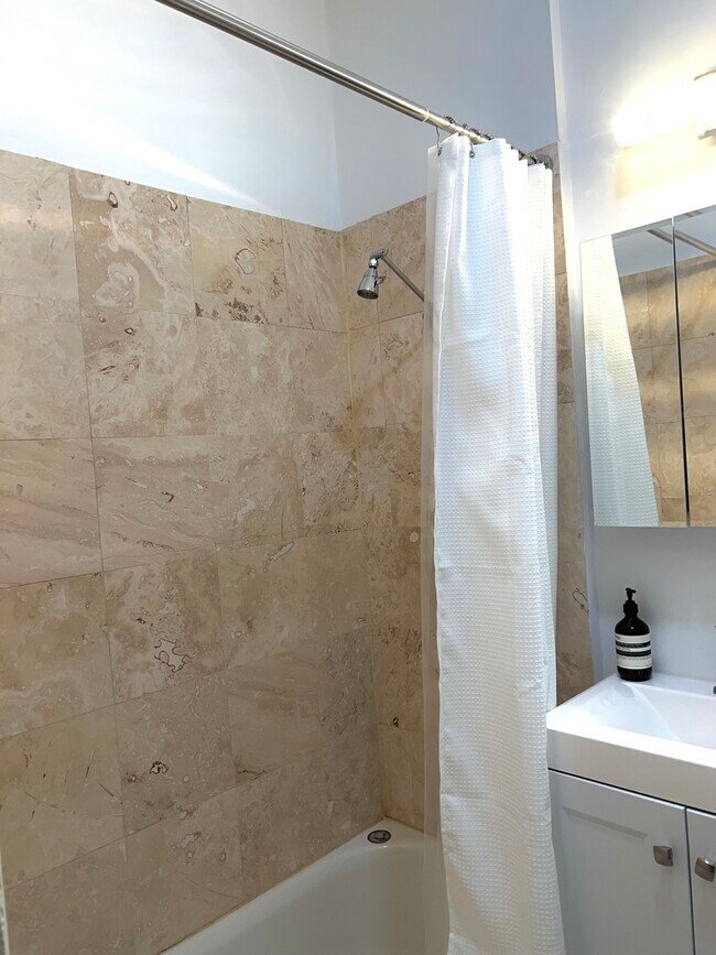 Photo - 54 Gainsborough St