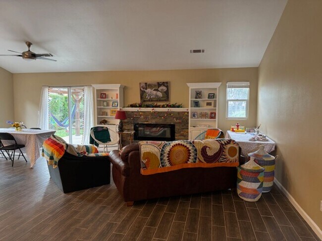 541 Fairchild Ln