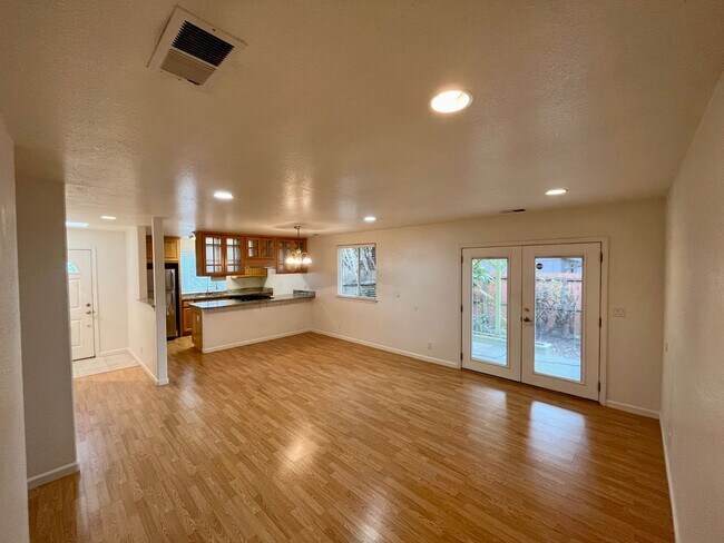 Photo - 3062 Girard Ct