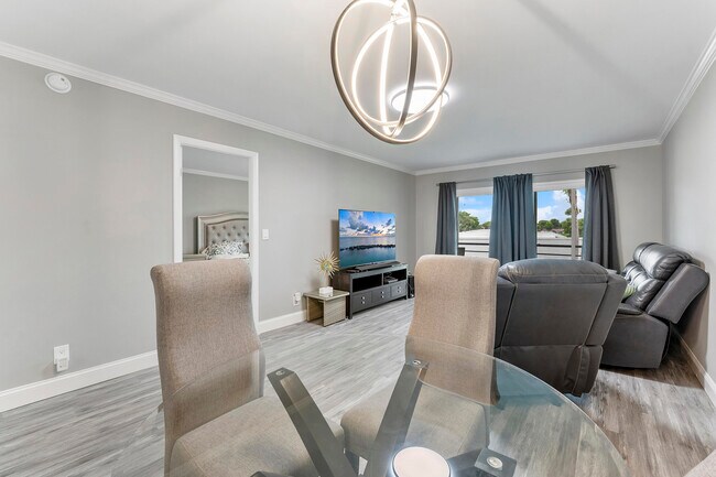 Photo - 118 Lake Constance Dr