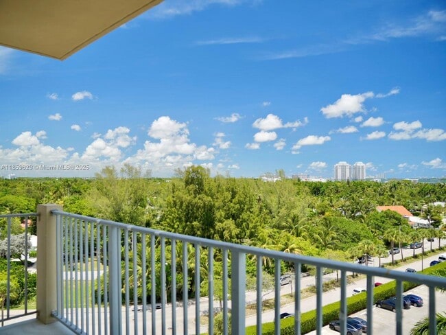 Photo - 880 NE 69th St Unidad 8R
