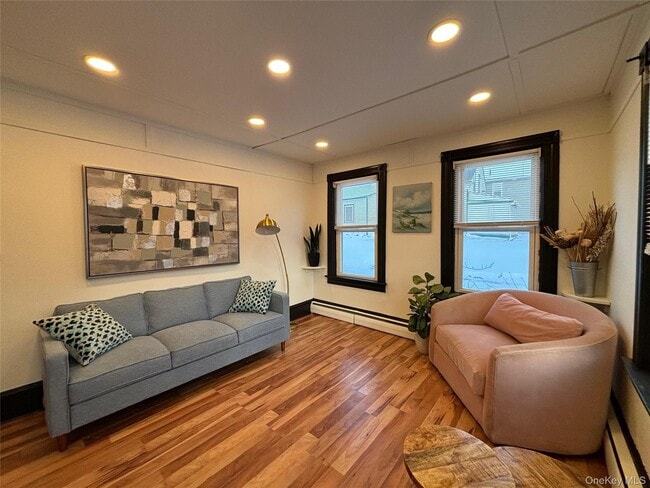 Photo - 7714 Main St