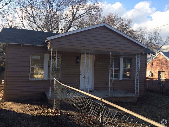 Building Photo - 1005 Anahuac Ave Rental