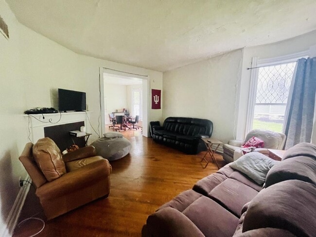 Photo - 317 N Indiana Ave