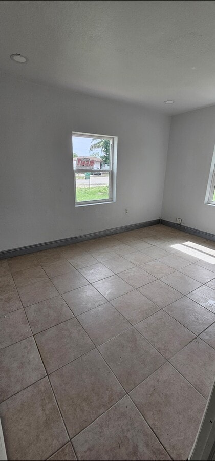 Photo - 710 Sultan Ave