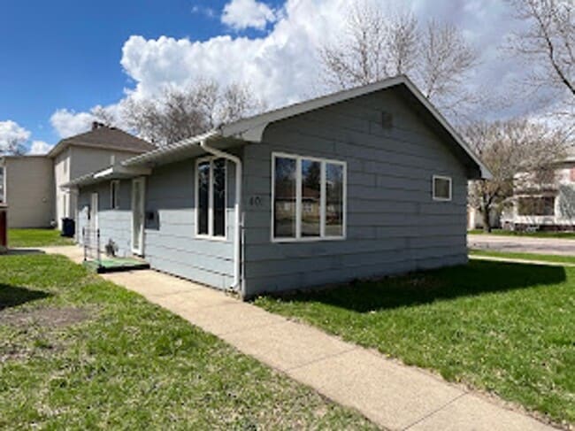 Building Photo - 2 bed 1 bath House