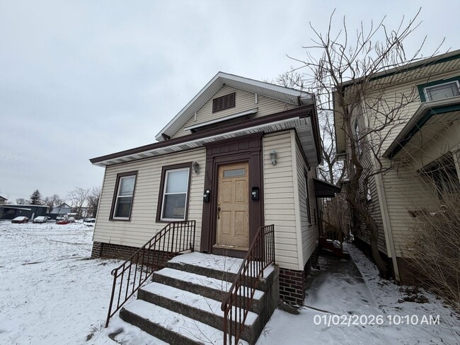 Building Photo - 524 E Jefferson Blvd Unit Apt 200