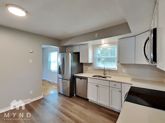 Photo - 5621 Oakmont Dr